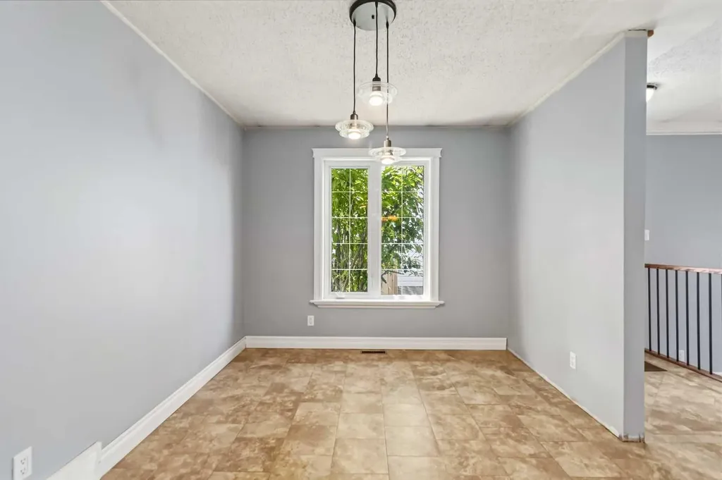 125 Oaks Crescent Fort Mcmurray AB T9K 1M4