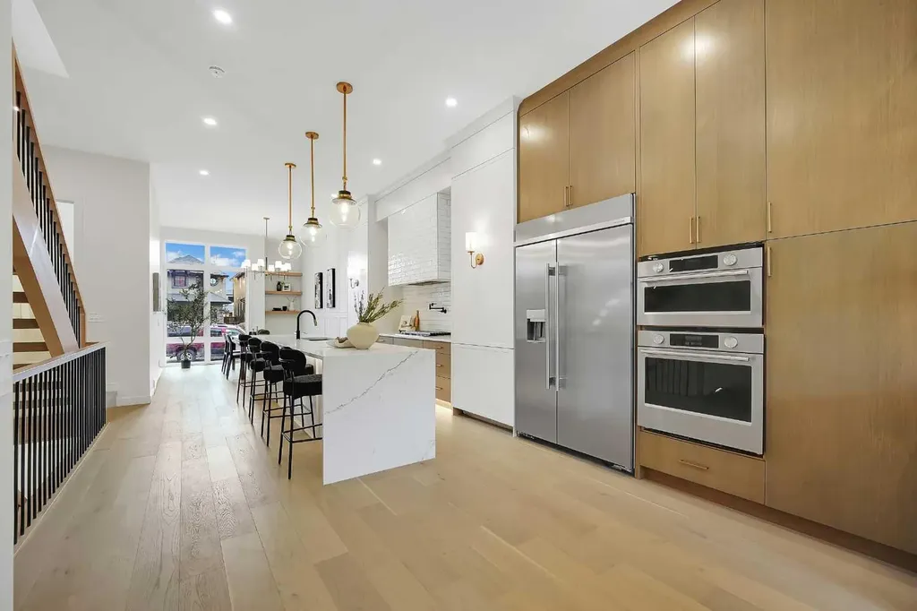 5018 21a Street SW Calgary AB T6T 0B3