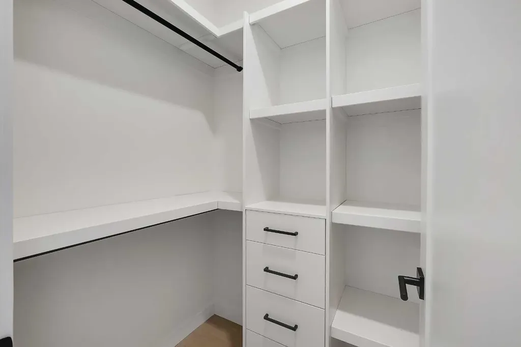 5018 21a Street SW Calgary AB T6T 0B3