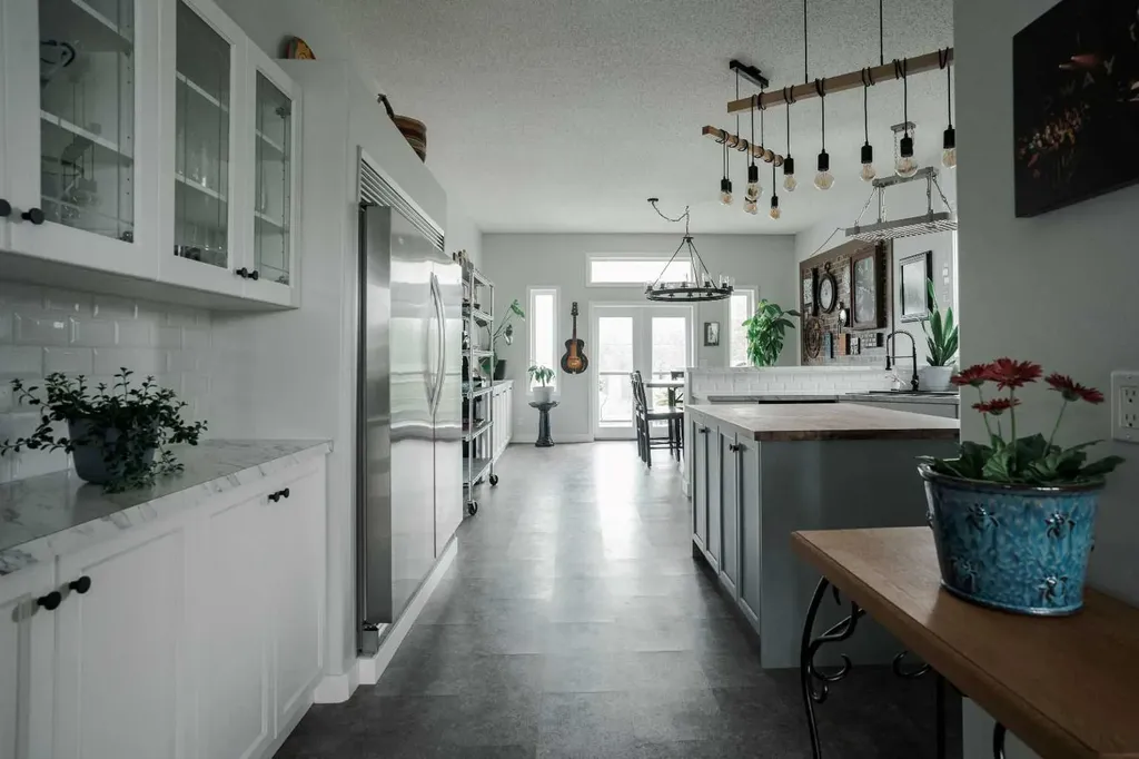 105 Lindstrom Crescent Fort Mcmurray AB T9K 2N7