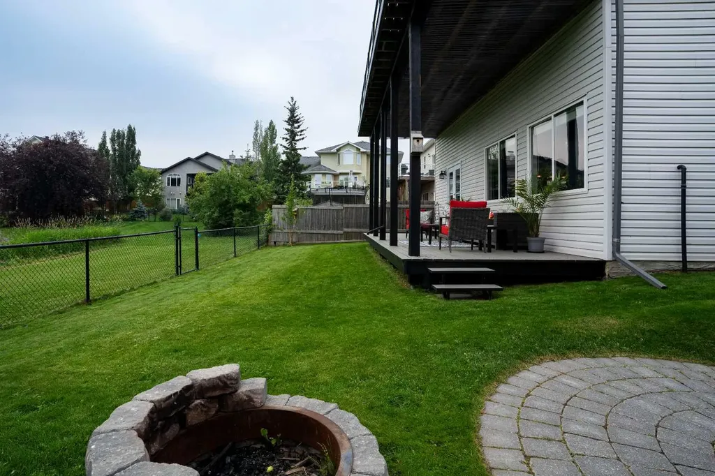 105 Lindstrom Crescent Fort Mcmurray AB T9K 2N7