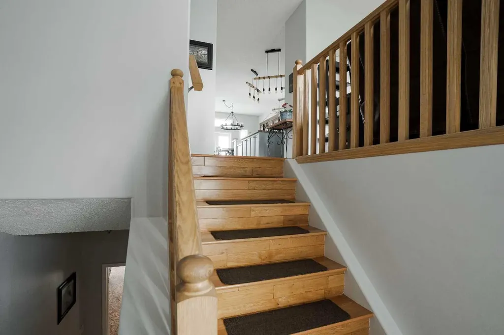 105 Lindstrom Crescent Fort Mcmurray AB T9K 2N7