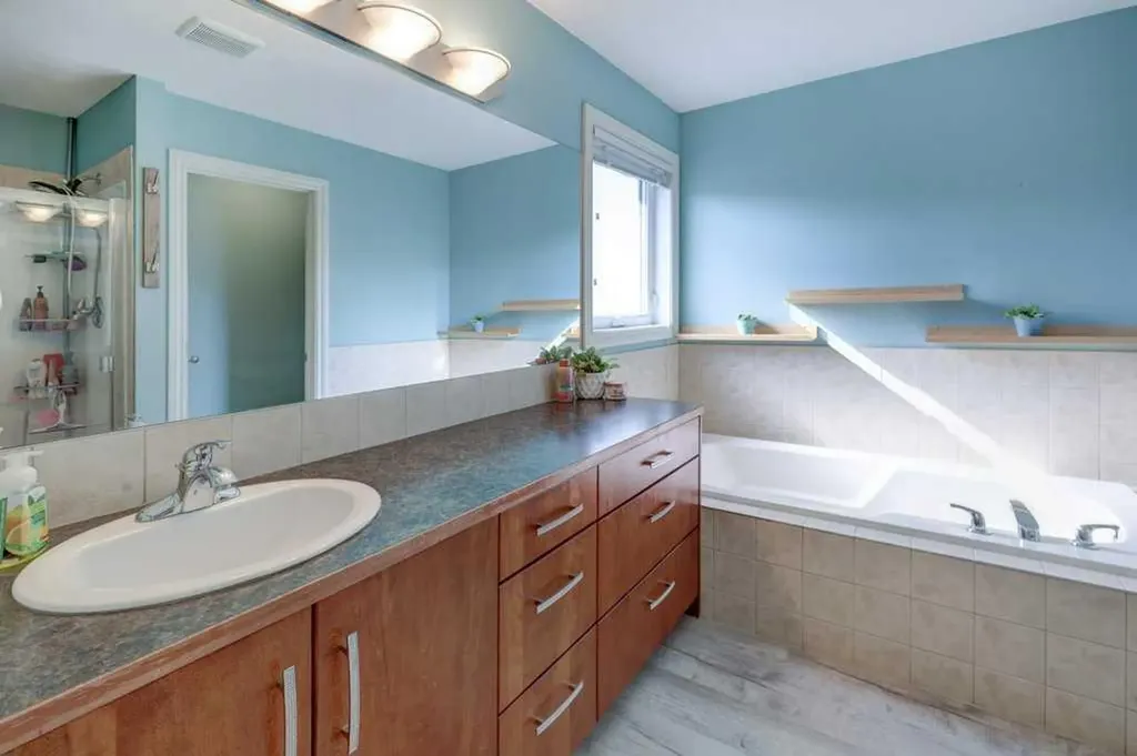 242 Crystal Green Point Okotoks AB T1S2K7