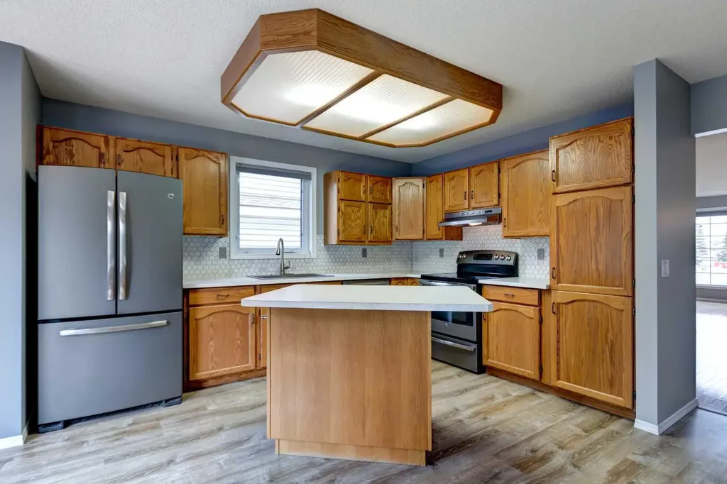411 Shawinigan Drive SW Calgary AB T2Y 3A2