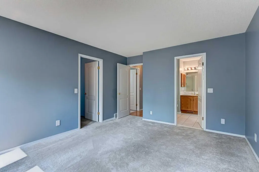 411 Shawinigan Drive SW Calgary AB T2Y 3A2