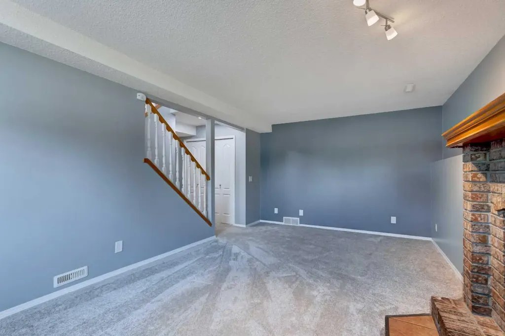 411 Shawinigan Drive SW Calgary AB T2Y 3A2