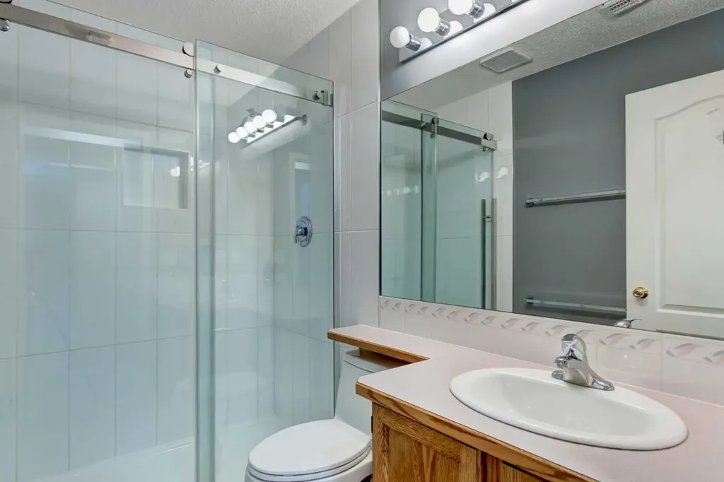 411 Shawinigan Drive SW Calgary AB T2Y 3A2