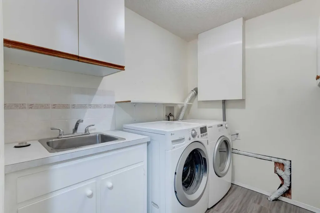 411 Shawinigan Drive SW Calgary AB T2Y 3A2