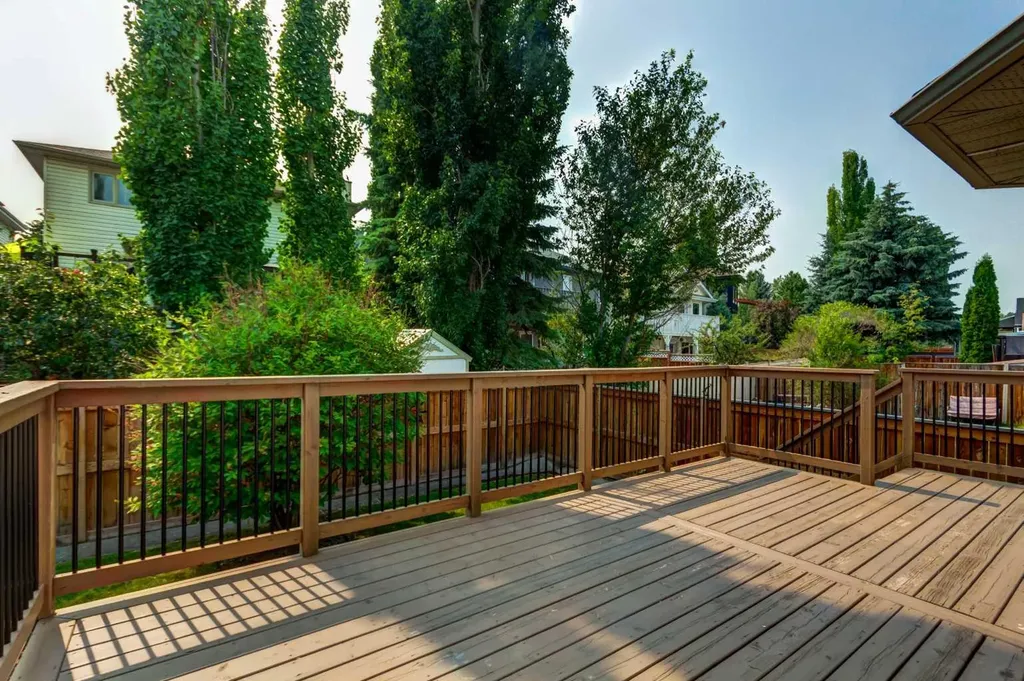411 Shawinigan Drive SW Calgary AB T2Y 3A2