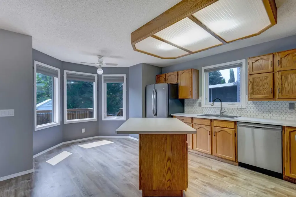 411 Shawinigan Drive SW Calgary AB T2Y 3A2