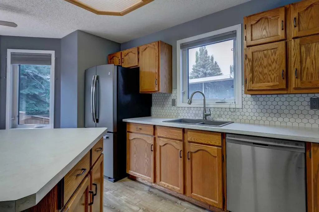 411 Shawinigan Drive SW Calgary AB T2Y 3A2