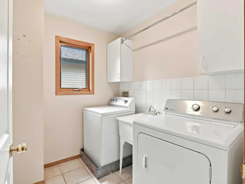 2 Terrace Place Canmore AB T1W2Y3