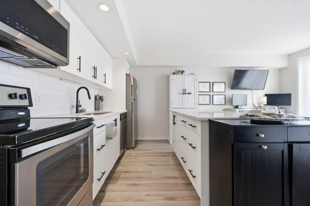 1920 11 Avenue SW Calgary AB T3C0N8