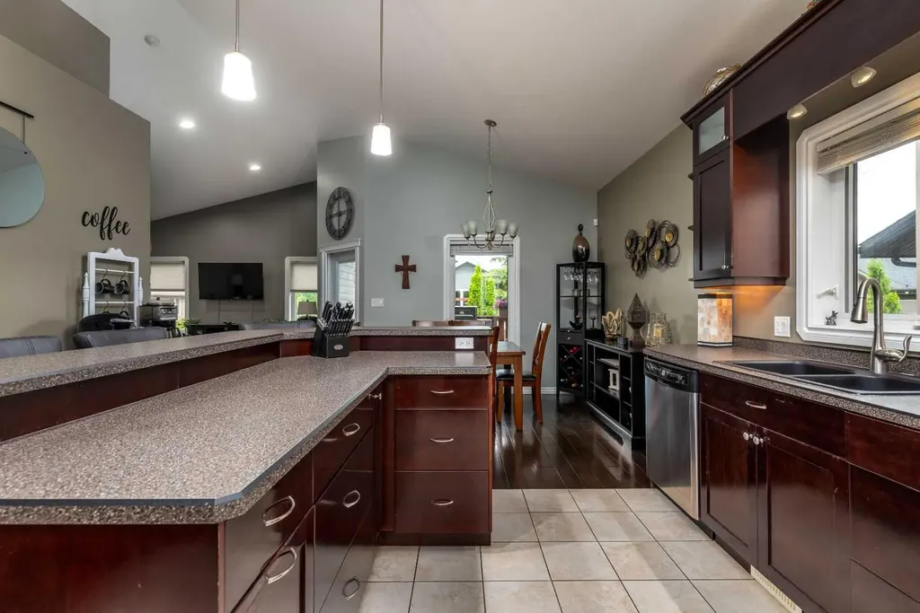 7213 40 Street Lloydminster AB T9V 2K4