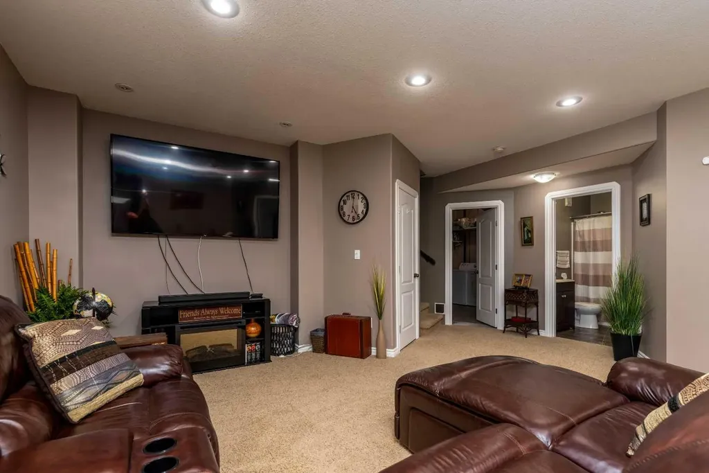 7213 40 Street Lloydminster AB T9V 2K4