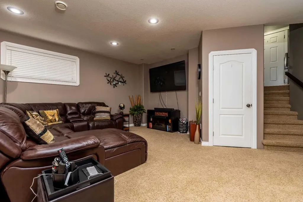 7213 40 Street Lloydminster AB T9V 2K4