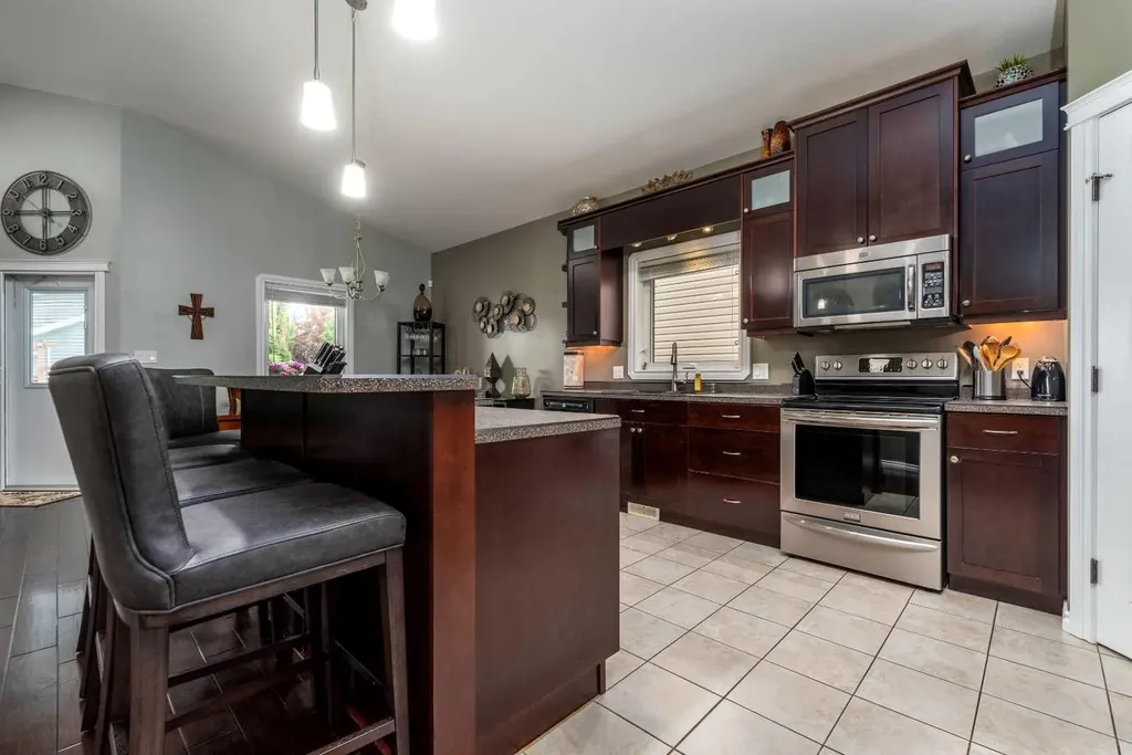 7213 40 Street Lloydminster AB T9V 2K4
