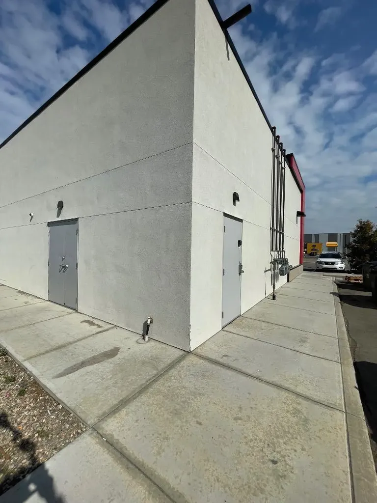 5335 Dufferin Boulevard SE Calgary AB T2C5R9