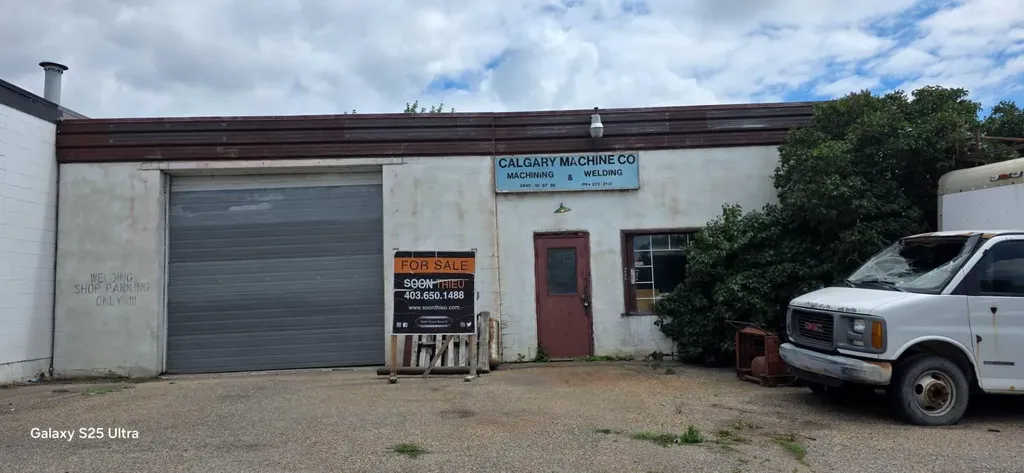 2040 36 Street SE Calgary AB T2A 1C7