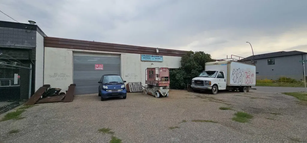 2040 36 Street SE Calgary AB T2A 1C7