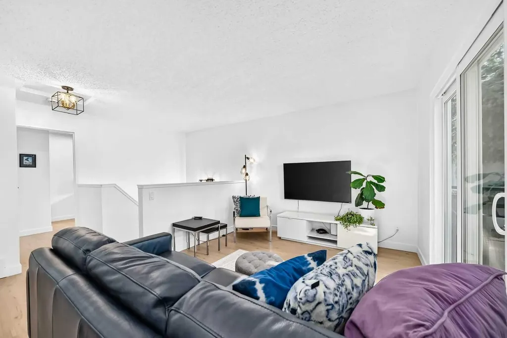 109 Stanley Avenue Okotoks AB T1S 1H8