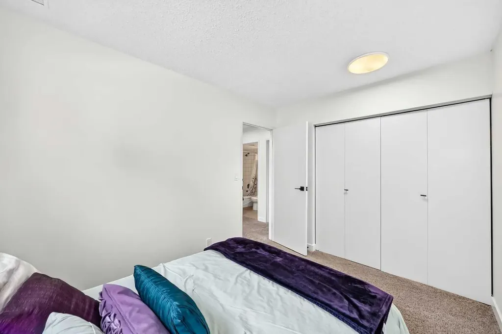 109 Stanley Avenue Okotoks AB T1S 1H8