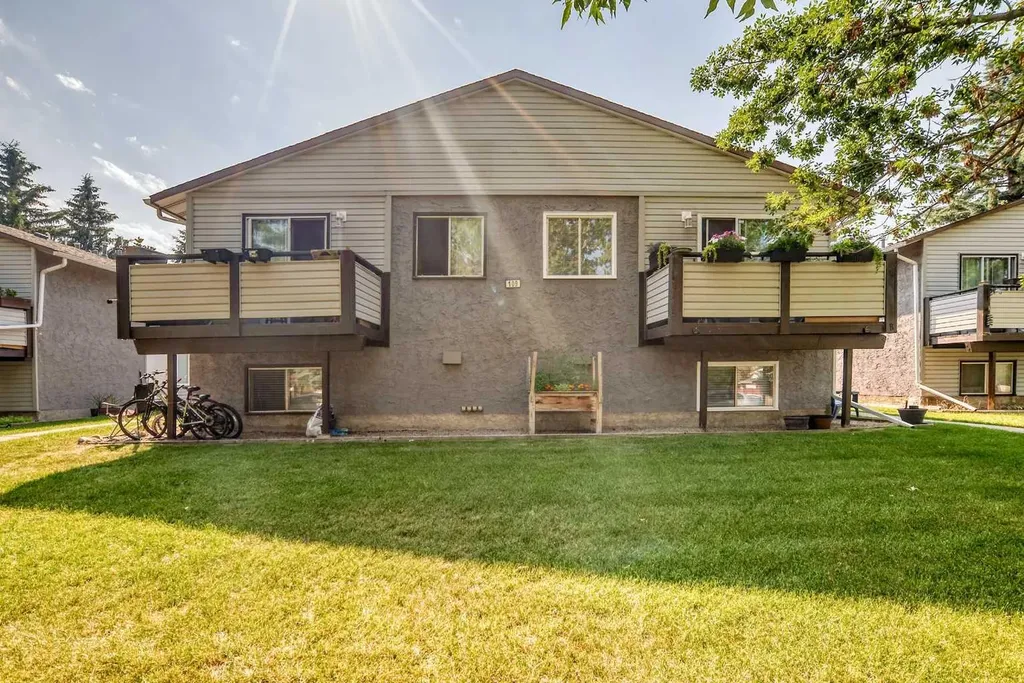 109 Stanley Avenue Okotoks AB T1S 1H8