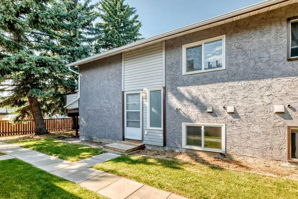 109 Stanley Avenue Okotoks AB T1S 1H8