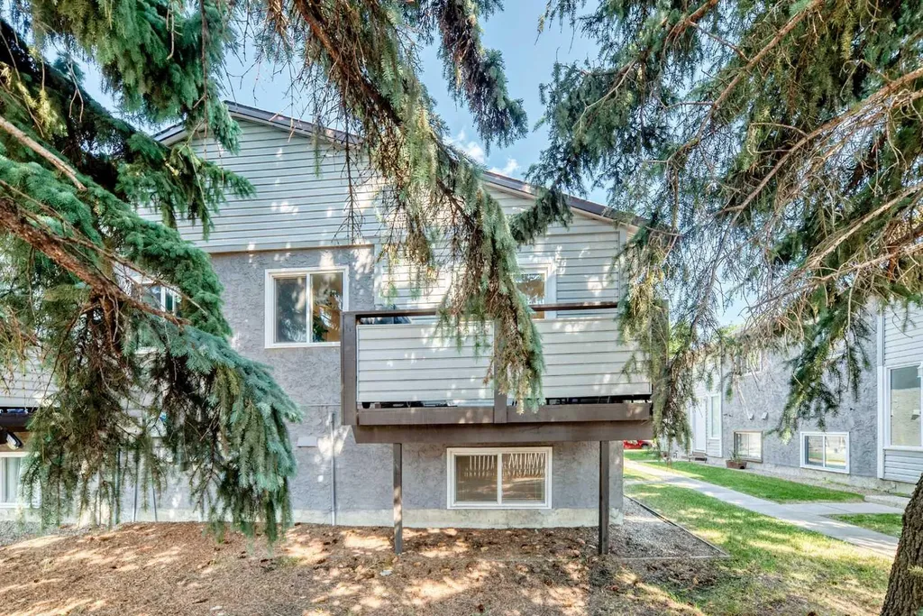 109 Stanley Avenue Okotoks AB T1S 1H8