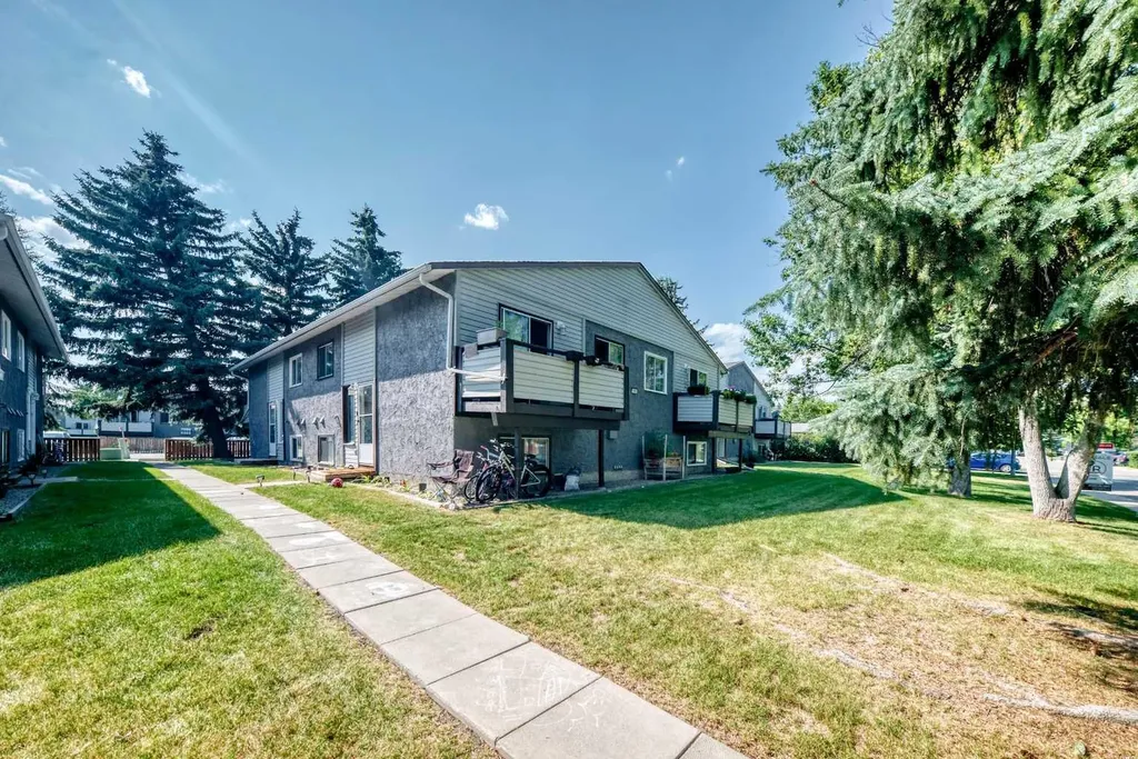 109 Stanley Avenue Okotoks AB T1S 1H8