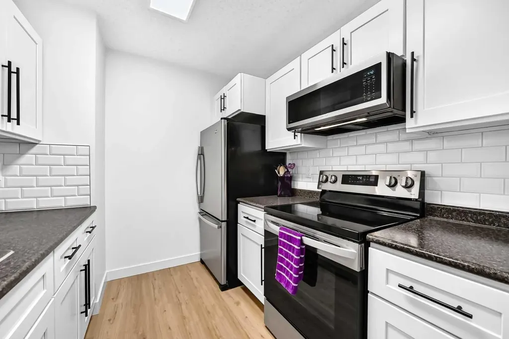 109 Stanley Avenue Okotoks AB T1S 1H8