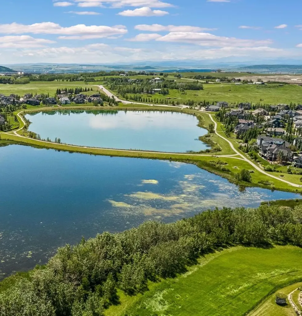 430 Monterra Bay Cochrane Lake AB T4C0G9
