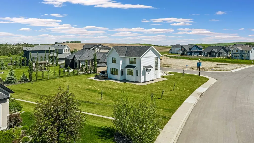 430 Monterra Bay Cochrane Lake AB T4C0G9