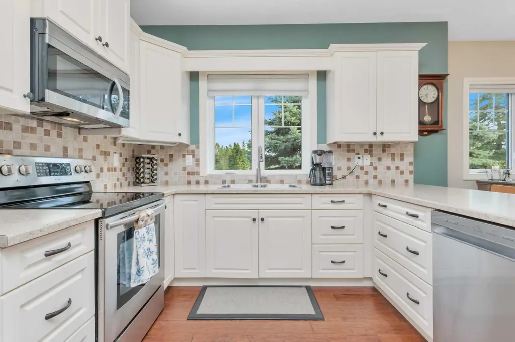 7001 52 Street Lacombe AB T4L0H5