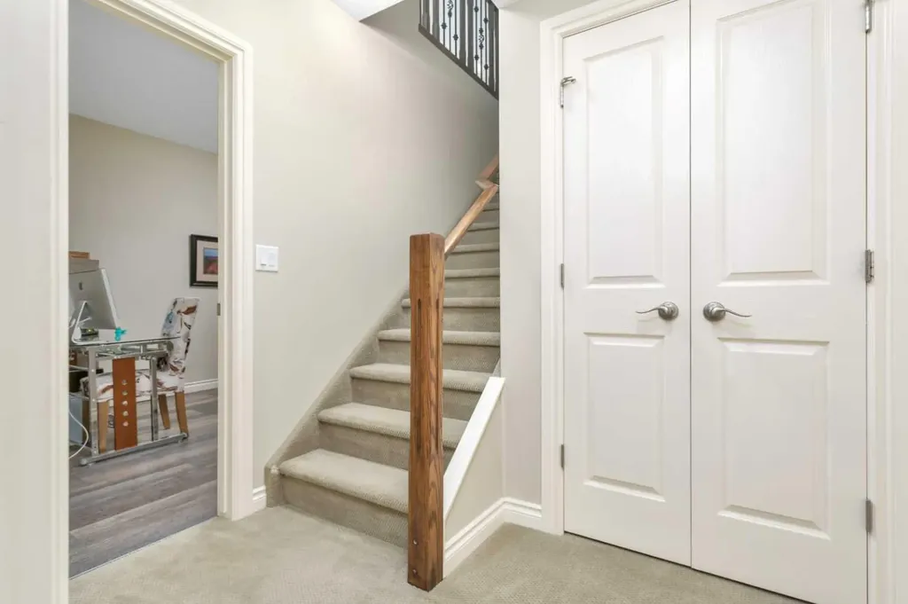 7001 52 Street Lacombe AB T4L0H5