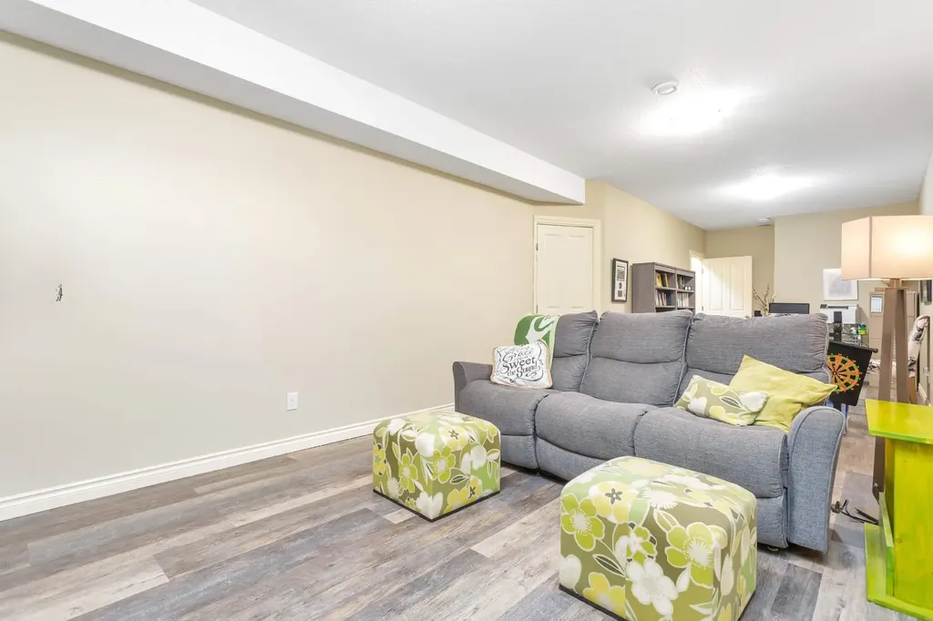 7001 52 Street Lacombe AB T4L0H5