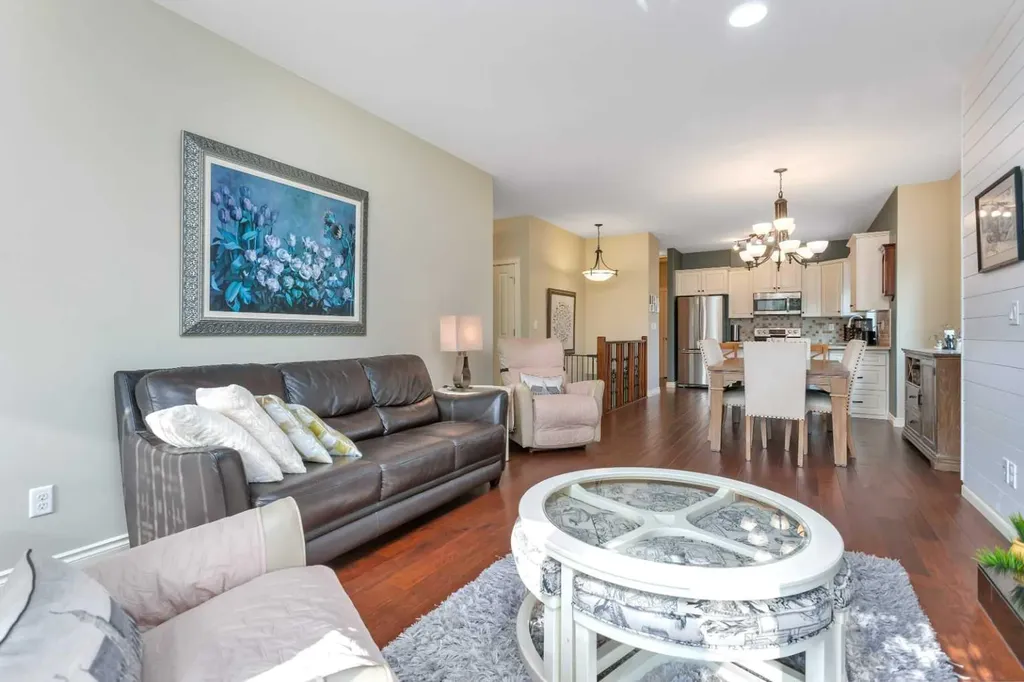 7001 52 Street Lacombe AB T4L0H5