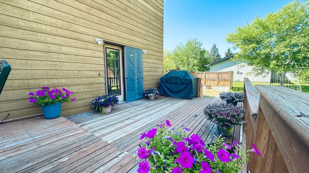 13379 Twp Road 670 ( 101 John's Drive) Township Lac La Biche AB T0A 2C1