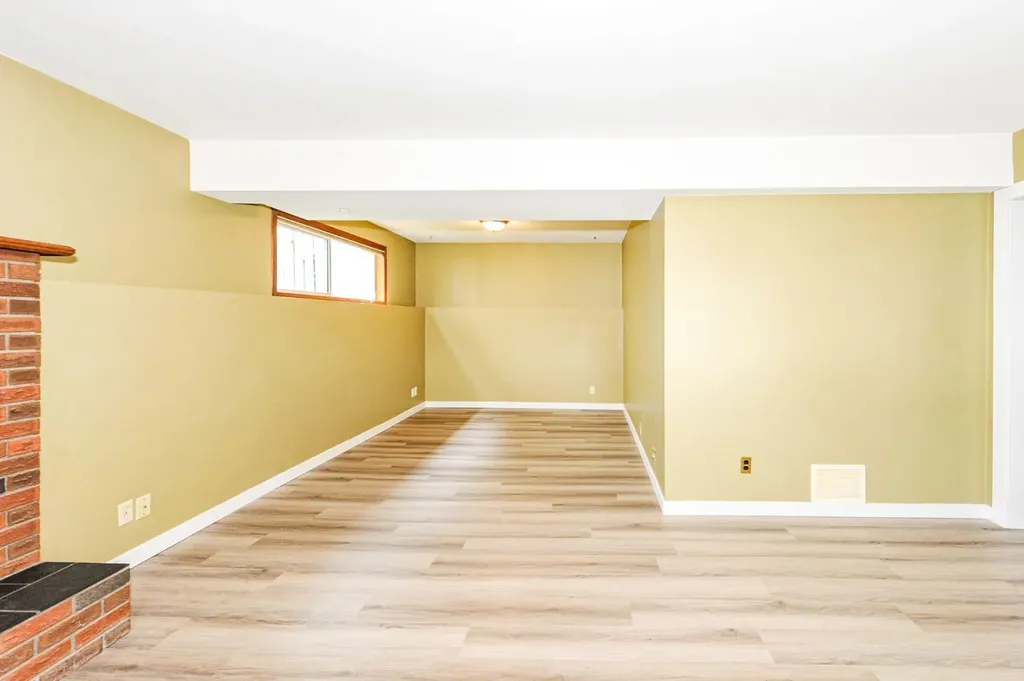 68 Elliott Drive Camrose AB T4V 3X7