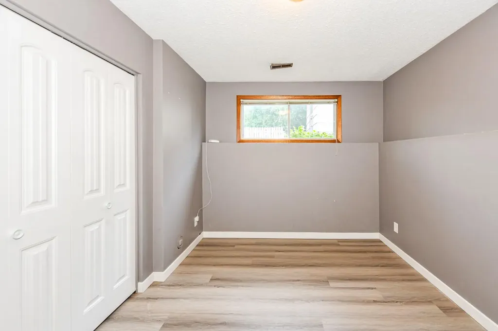 68 Elliott Drive Camrose AB T4V 3X7