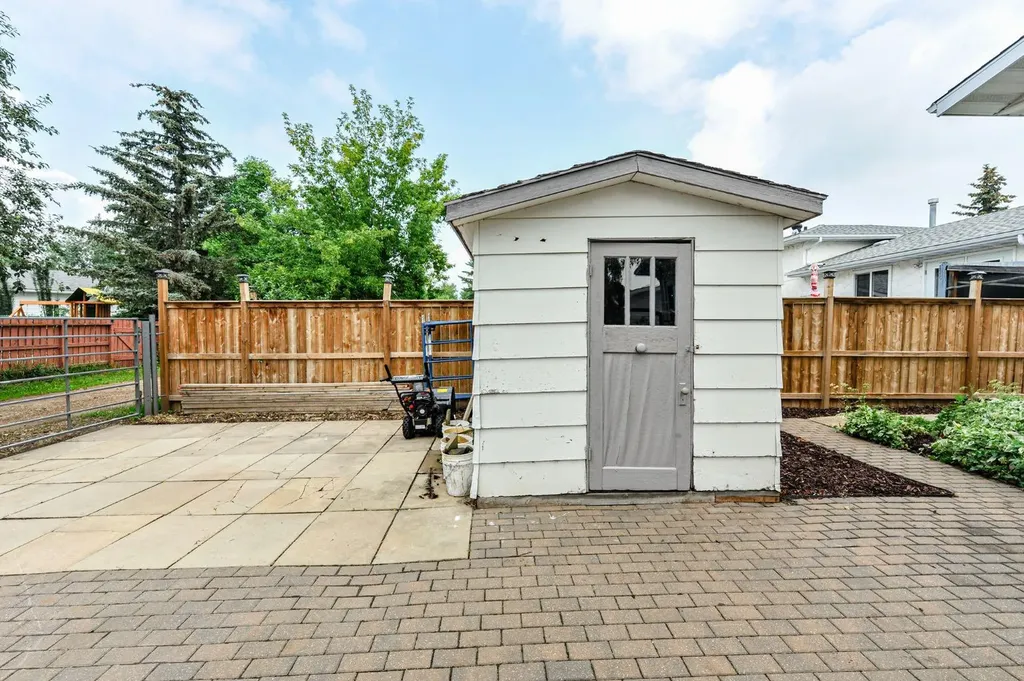 68 Elliott Drive Camrose AB T4V 3X7