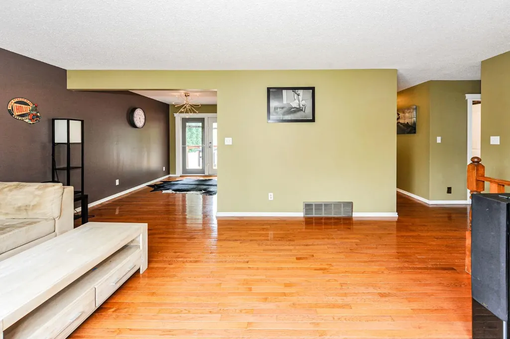 68 Elliott Drive Camrose AB T4V 3X7