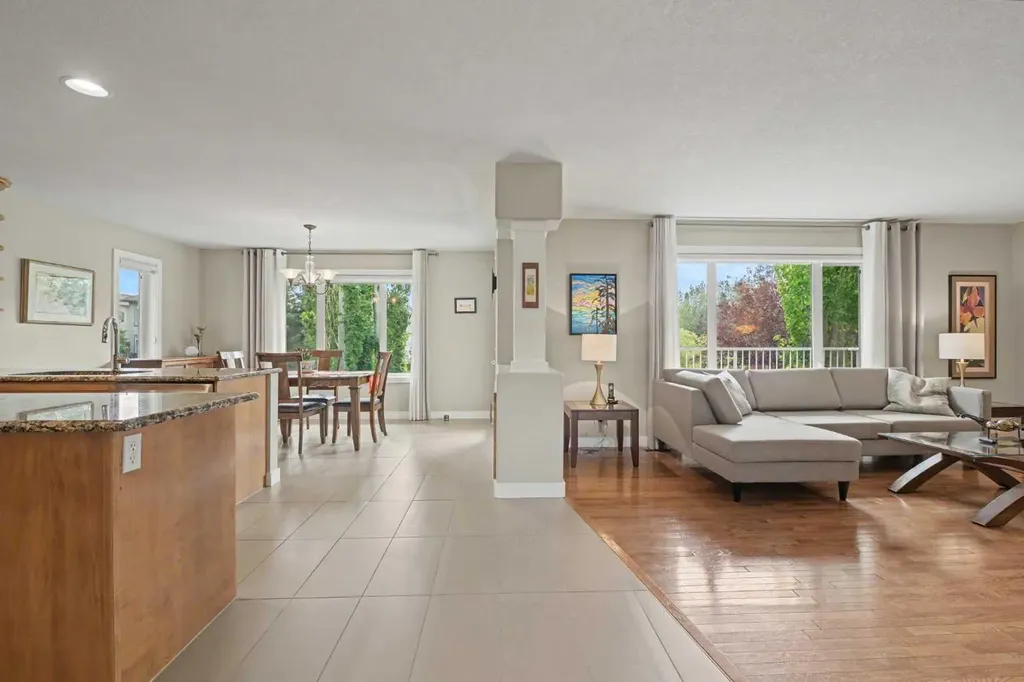 915 Coopers Drive SW Airdrie AB T4B 2W3