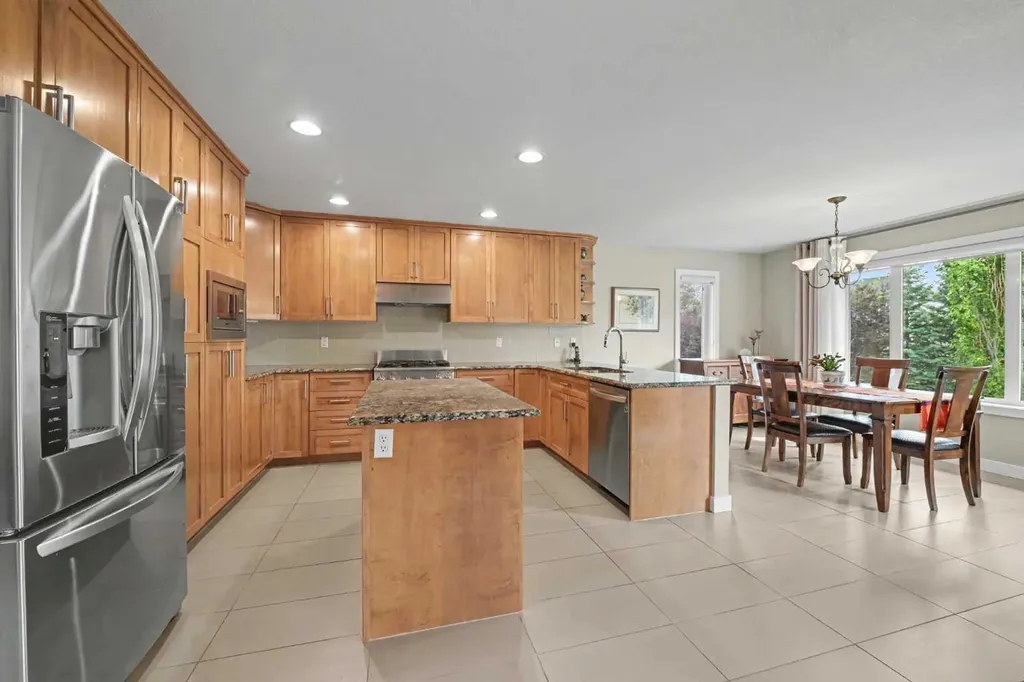 915 Coopers Drive SW Airdrie AB T4B 2W3