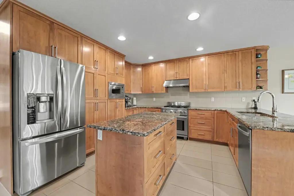 915 Coopers Drive SW Airdrie AB T4B 2W3