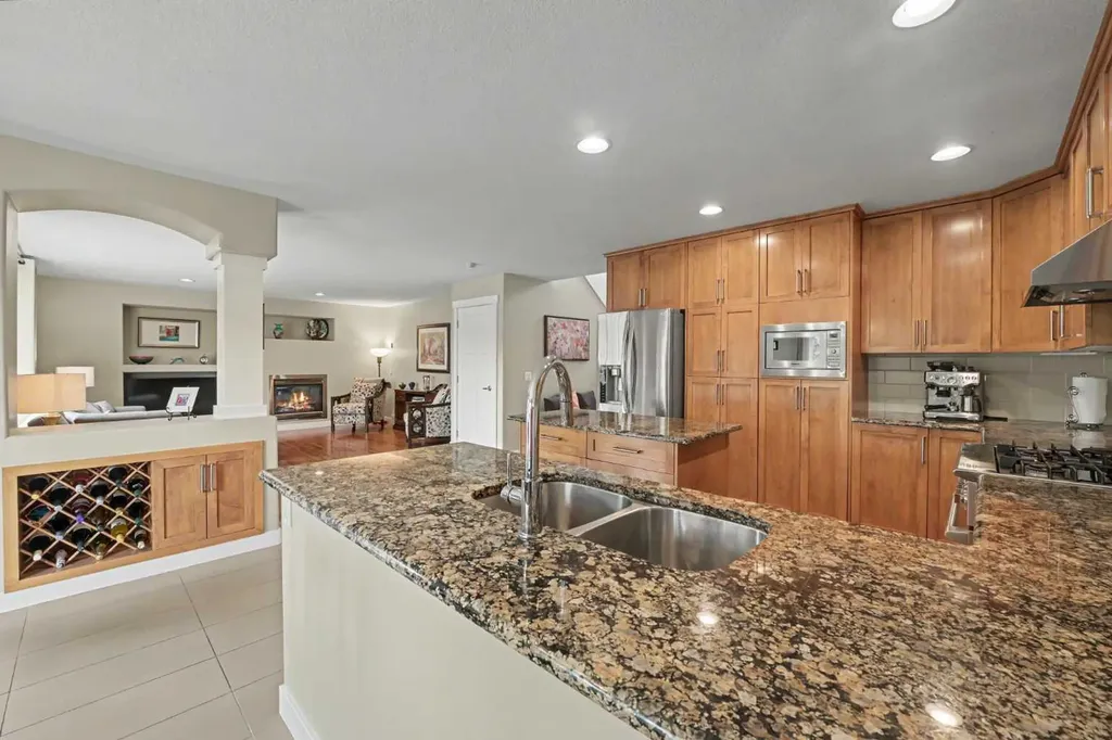 915 Coopers Drive SW Airdrie AB T4B 2W3