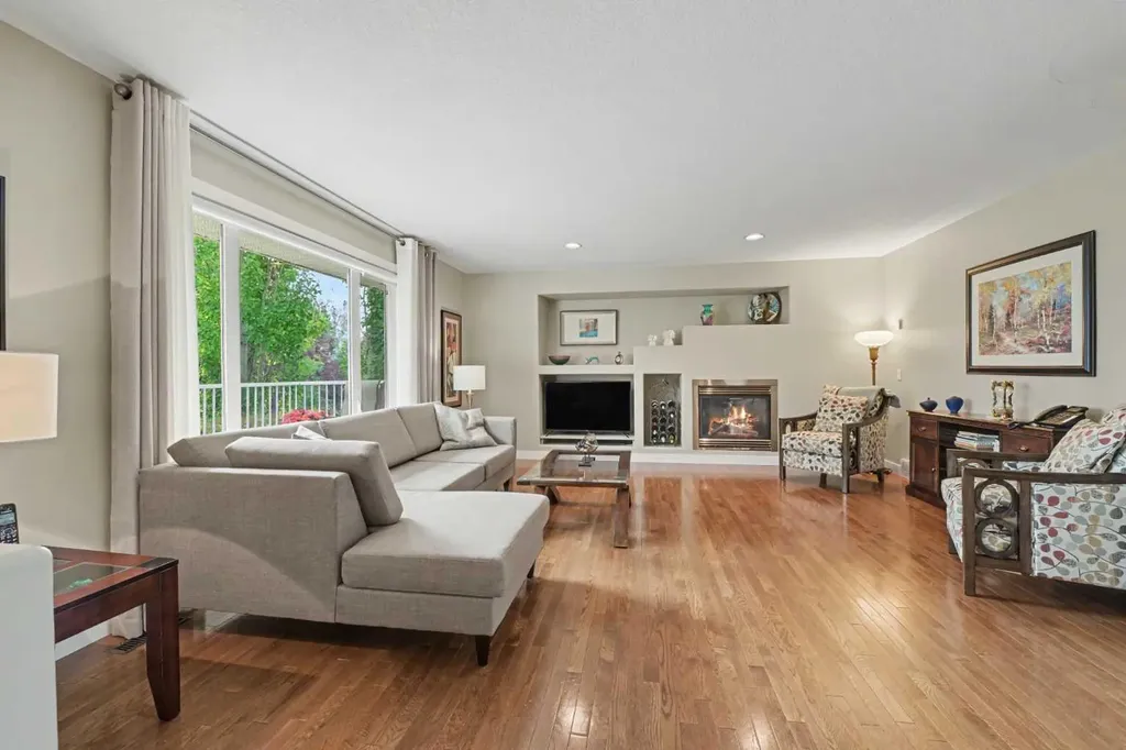 915 Coopers Drive SW Airdrie AB T4B 2W3