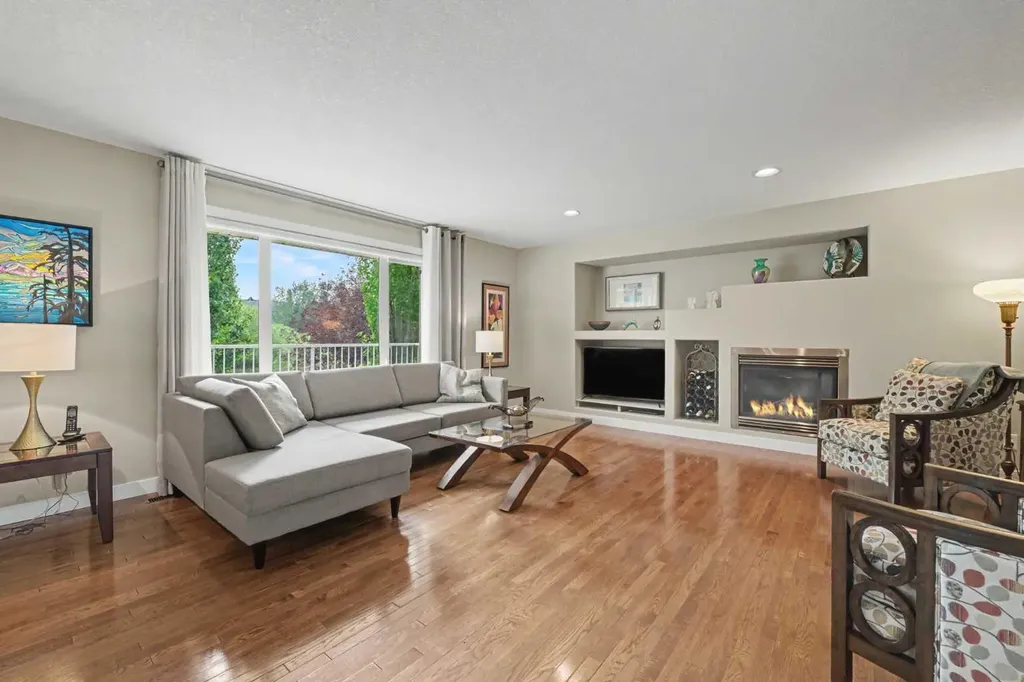915 Coopers Drive SW Airdrie AB T4B 2W3