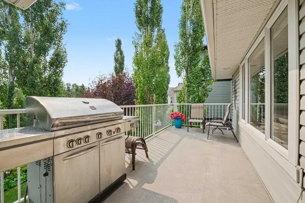 915 Coopers Drive SW Airdrie AB T4B 2W3