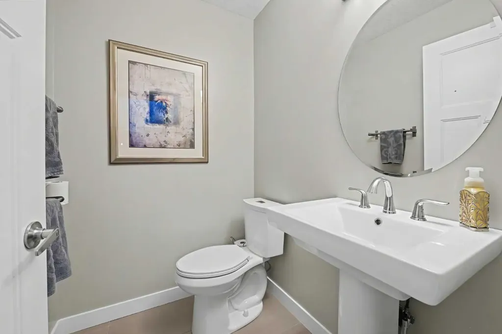 915 Coopers Drive SW Airdrie AB T4B 2W3